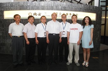 厉无畏主席与新利体育领导及园区企业代表合影