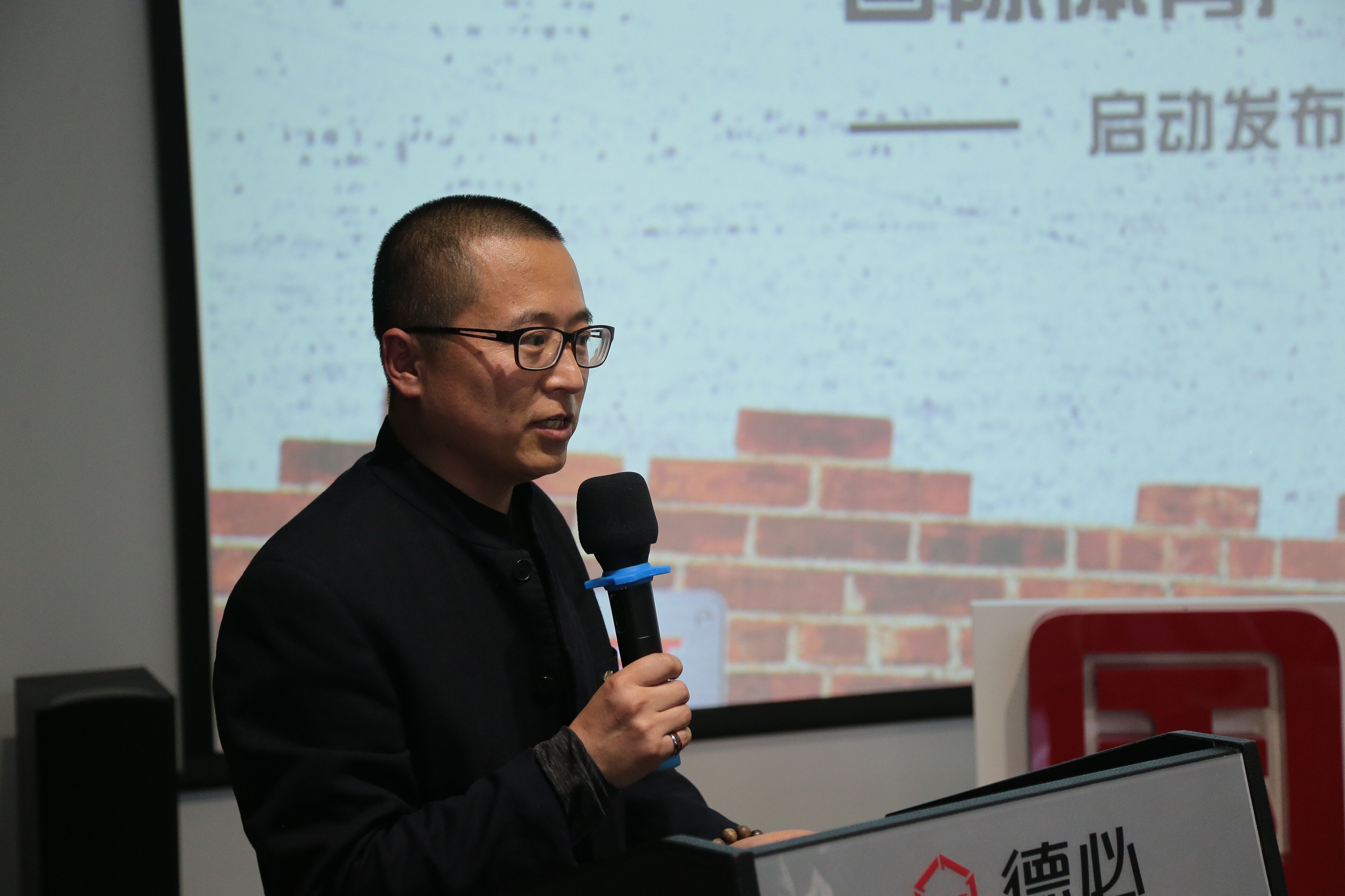 新利体育董事长贾波发言.jpg